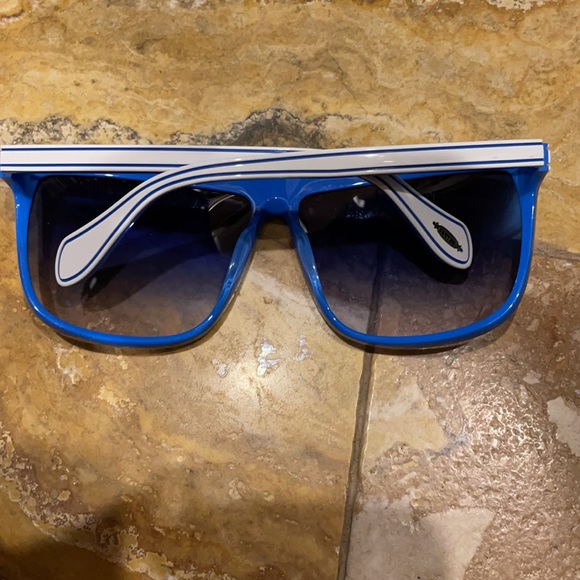 Oliver Peoples  Zadie Sunglasses